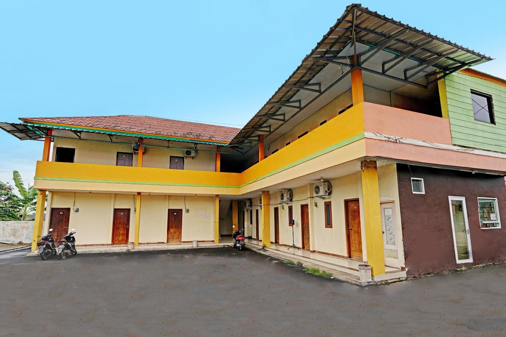 Oyo 91955 Pondokan Cempaka Cirebon Zewnętrze zdjęcie