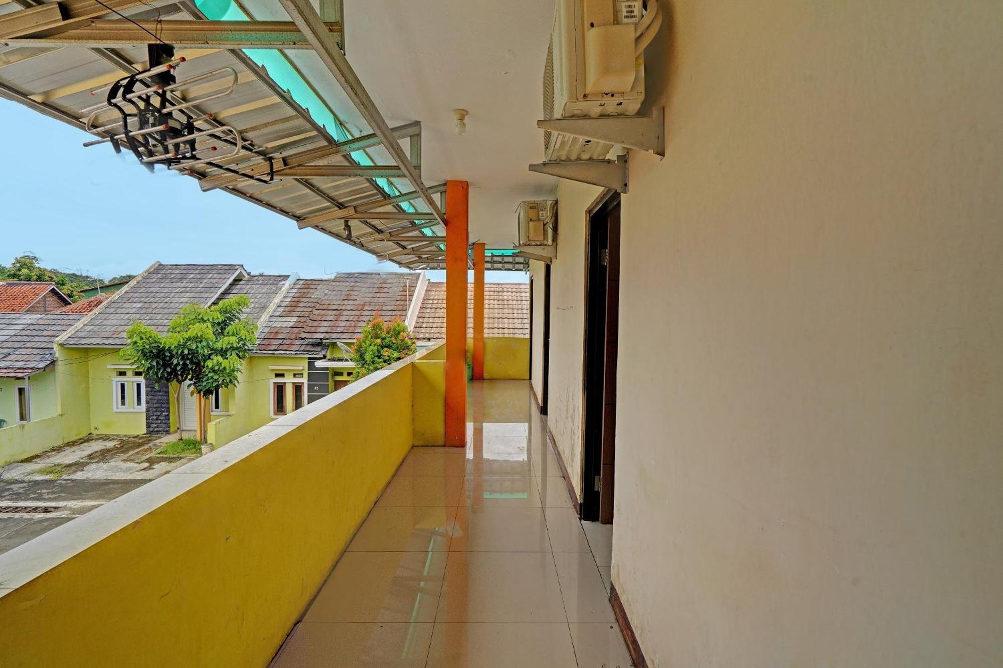 Oyo 91955 Pondokan Cempaka Cirebon Zewnętrze zdjęcie