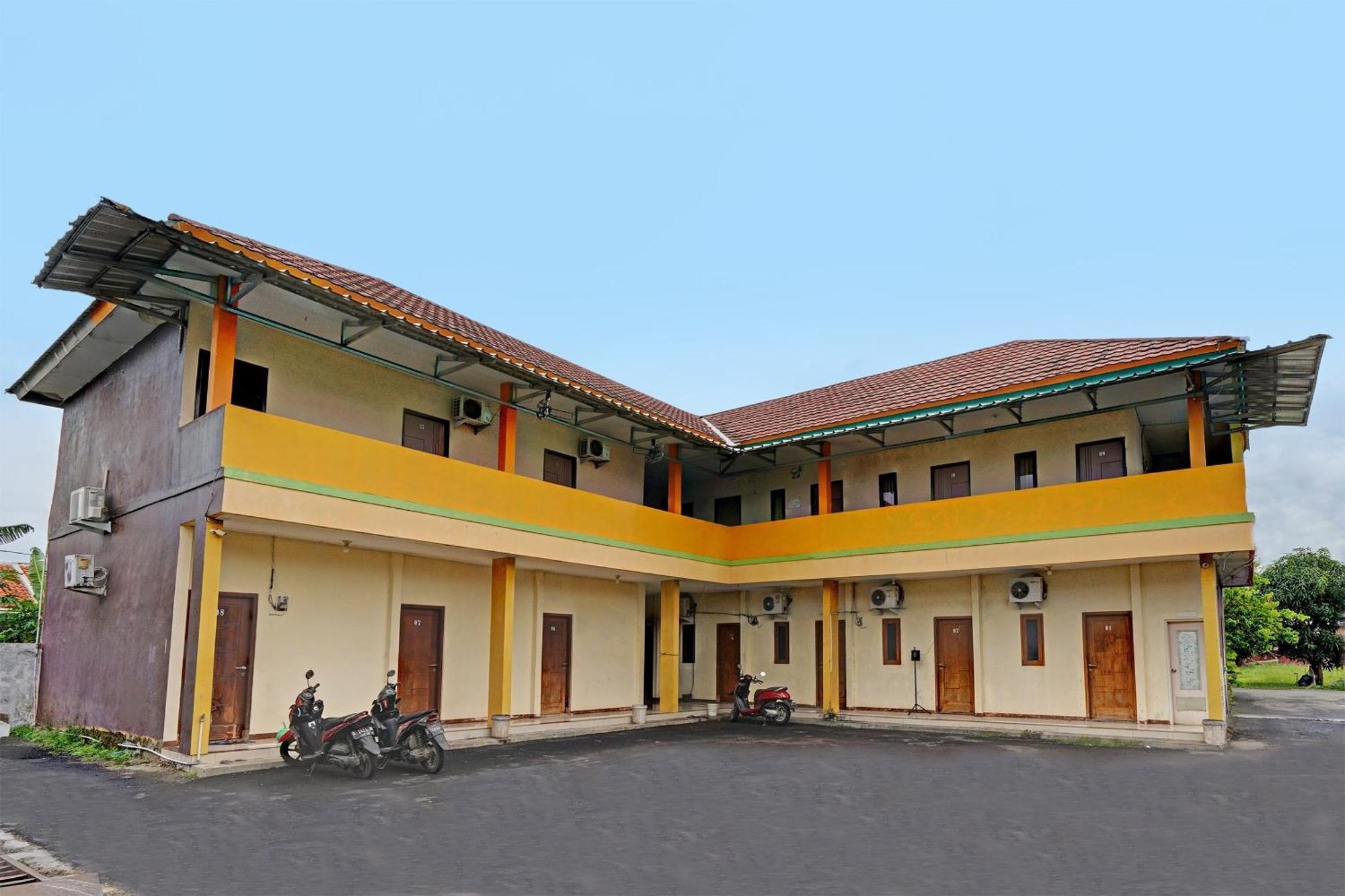 Oyo 91955 Pondokan Cempaka Cirebon Zewnętrze zdjęcie